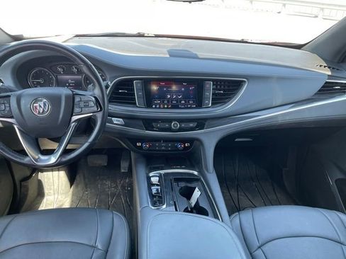 Used 2022 Buick Enclave Essence AWD/4WD image 3