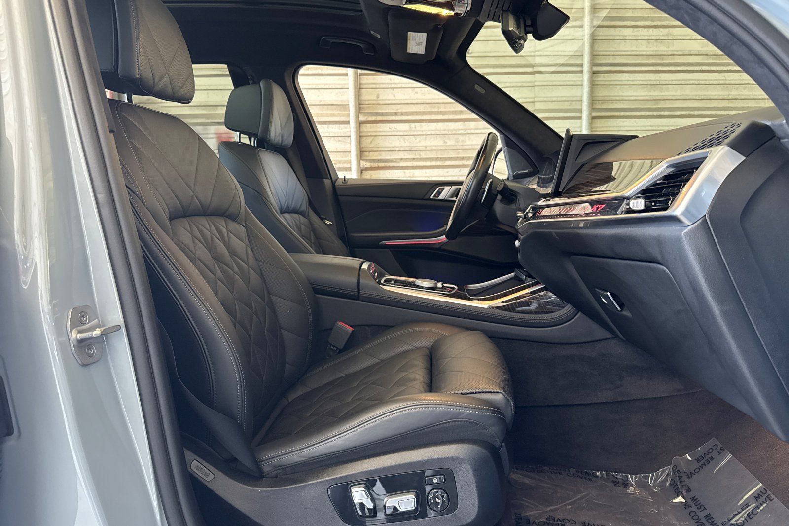 Used 2024 BMW X7 xDrive40i w/ M Sport Package AWD/4WD image 15