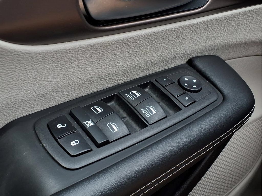 Used 2023 Chrysler Voyager LX FWD image 19