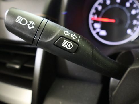 Used 2024 GMC Terrain SLT image 30