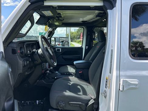 Used 2024 Jeep Wrangler Unlimited Rubicon AWD/4WD image 9