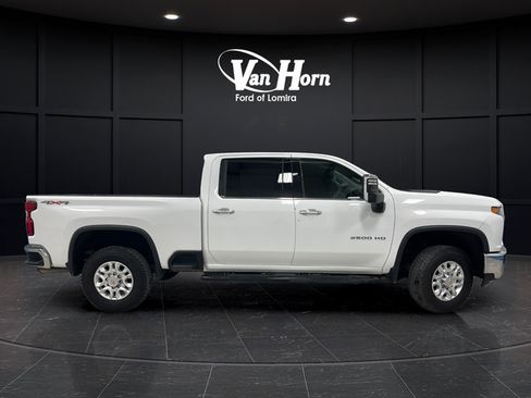 Used 2022 Chevrolet Silverado 2500 LTZ AWD/4WD image 2