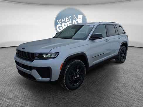 New 2026 Jeep Grand Cherokee Altitude AWD/4WD image 8