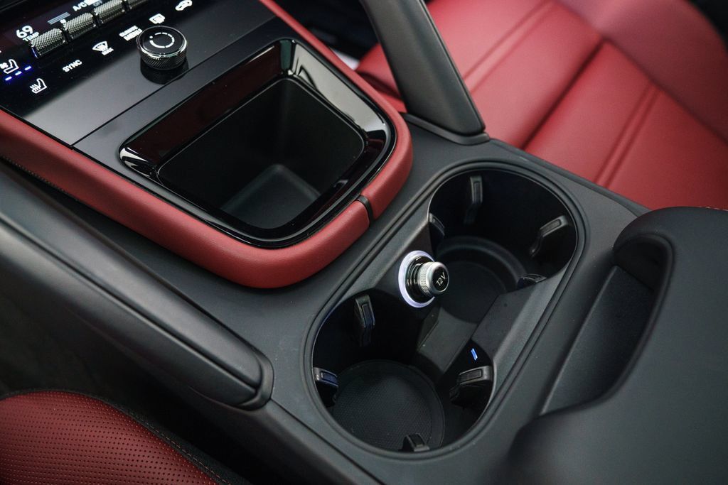 Certified 2026 Porsche Cayenne GTS AWD/4WD image 41