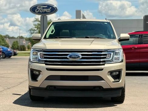 Used 2018 Ford Expedition XLT w/ Equipment Group 201A AWD/4WD image 34