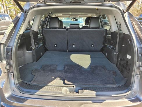 Used 2019 Toyota Highlander XLE image 10