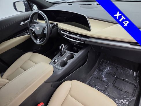 Used 2024 Cadillac XT4 Luxury w/ Cold Weather Package image 12
