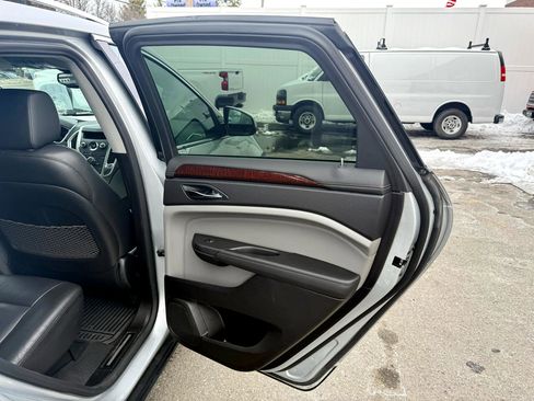 Used 2011 Cadillac SRX Luxury image 25