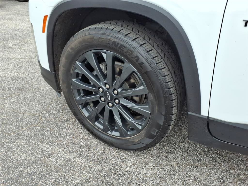 Used 2023 Chevrolet Traverse RS w/ LPO, Floor Liner Package AWD/4WD image 9