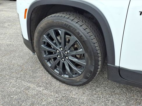 Used 2023 Chevrolet Traverse RS w/ LPO, Floor Liner Package AWD/4WD image 9