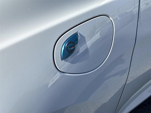 Used 2023 Chrysler Pacifica Touring-L FWD image 27