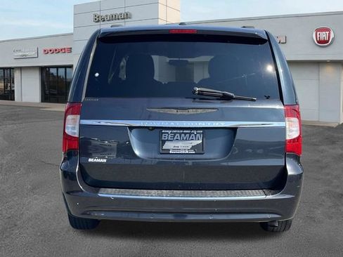 Used 2014 Chrysler Town & Country Touring-L w/ Driver Convenience Group FWD image 6
