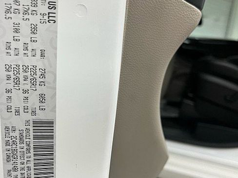 Used 2016 Chrysler Town & Country Touring image 27