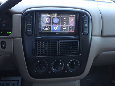 Used 2005 Ford Explorer XLT image 9