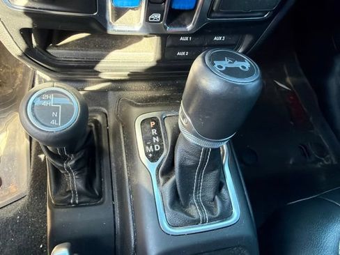 Used 2018 Jeep Wrangler Unlimited Sahara AWD/4WD image 5