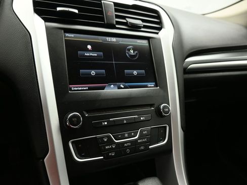 Used 2016 Ford Fusion SE FWD image 14