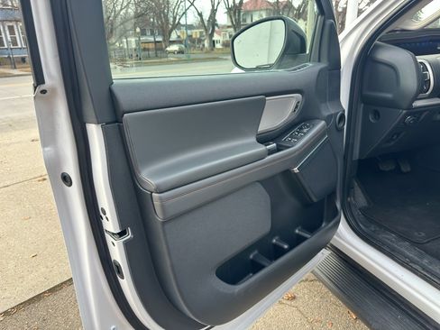 Used 2025 Ford Expedition Active image 9