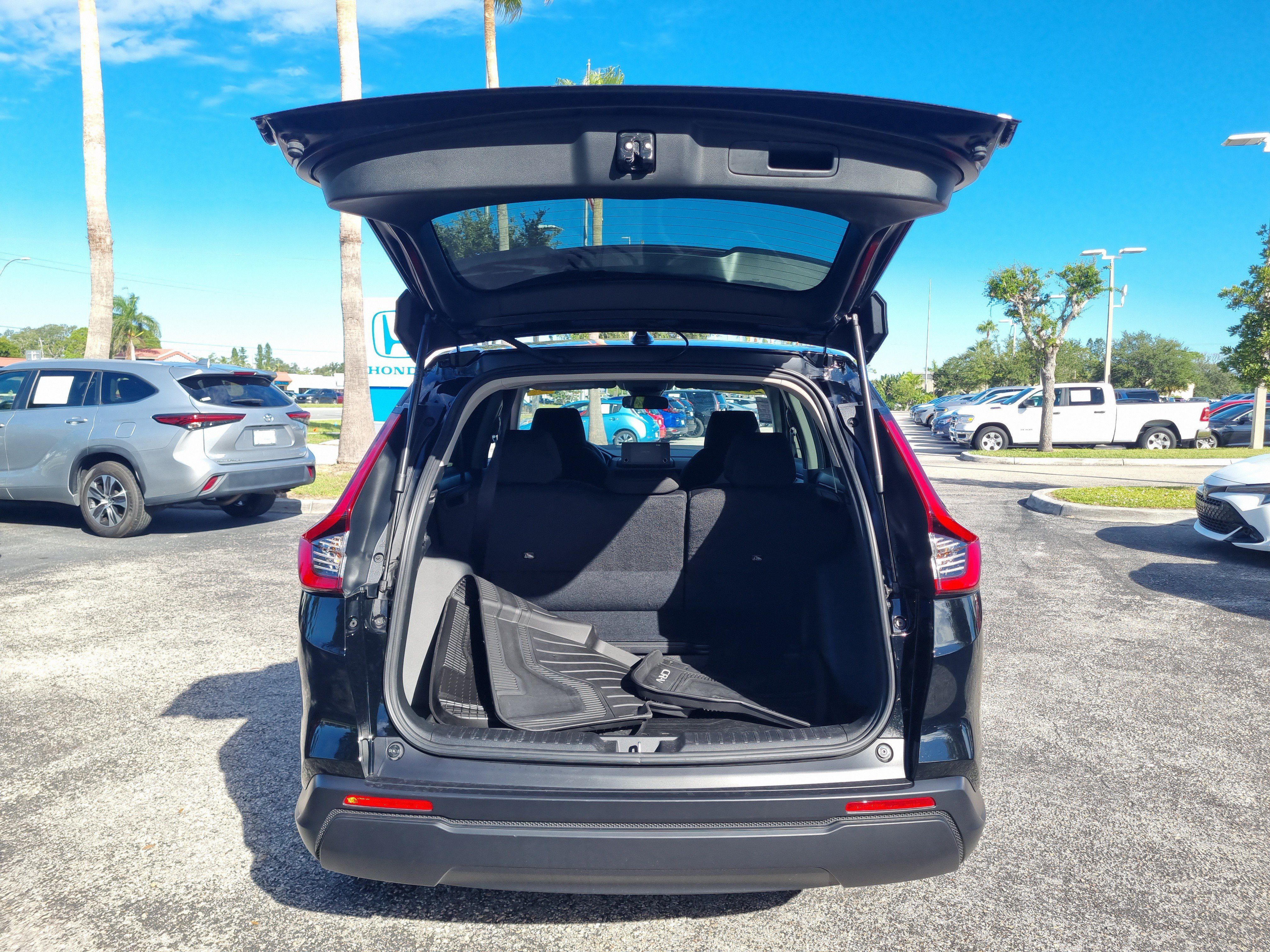 Used 2024 Honda CR-V LX image 12