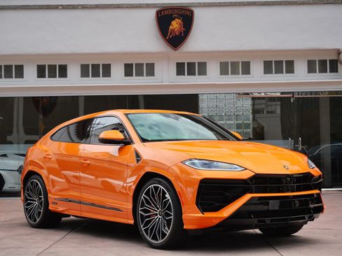 Used 2025 Lamborghini Urus SE AWD/4WD image 1