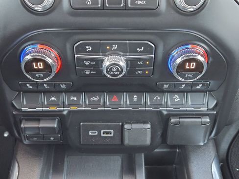 Used 2022 GMC Sierra 1500 AT4 w/ AT4 Premium Package image 17