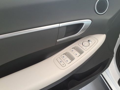 Used 2025 Hyundai Sonata SE FWD image 12