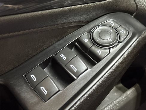 Used 2023 Chevrolet Traverse High Country image 37