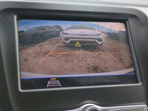 Used 2021 Chevrolet Equinox LT image 18