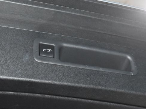 Used 2024 Toyota Highlander LE image 33