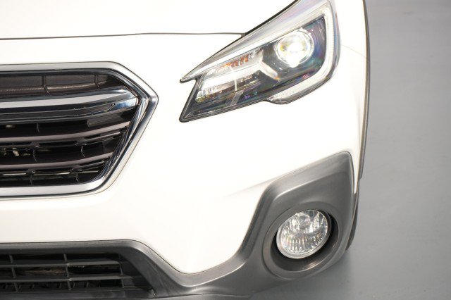 Used 2018 Subaru Outback 3.6R Touring AWD/4WD image 6