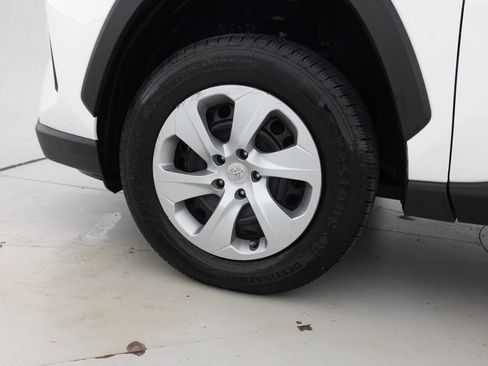 Used 2022 Toyota RAV4 LE FWD image 18