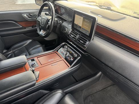 Used 2020 Lincoln Navigator L Reserve w/ Luxury Package image 21