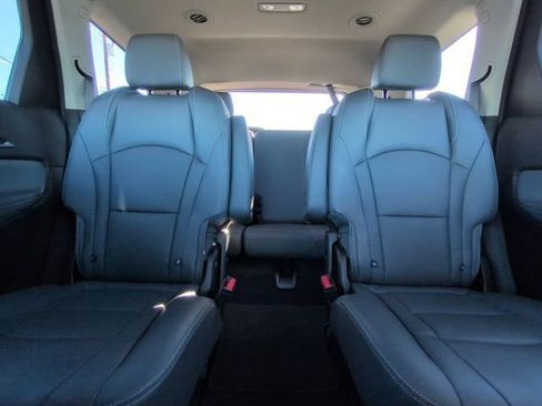 Used 2021 Buick Enclave Premium w/ Sun and Sites Package image 5