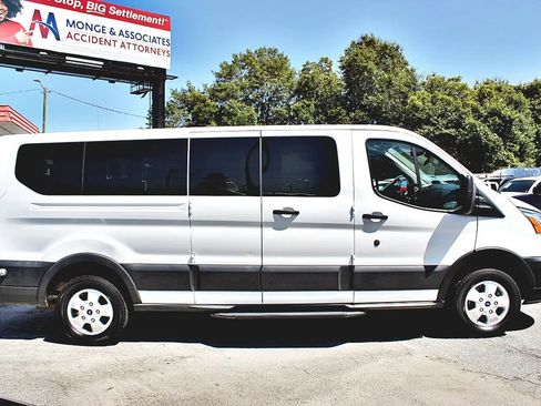 Used 2017 Ford Transit 350 XLT image 2