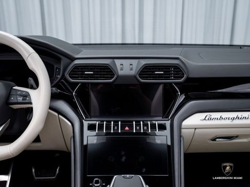 Used 2022 Lamborghini Urus image 34