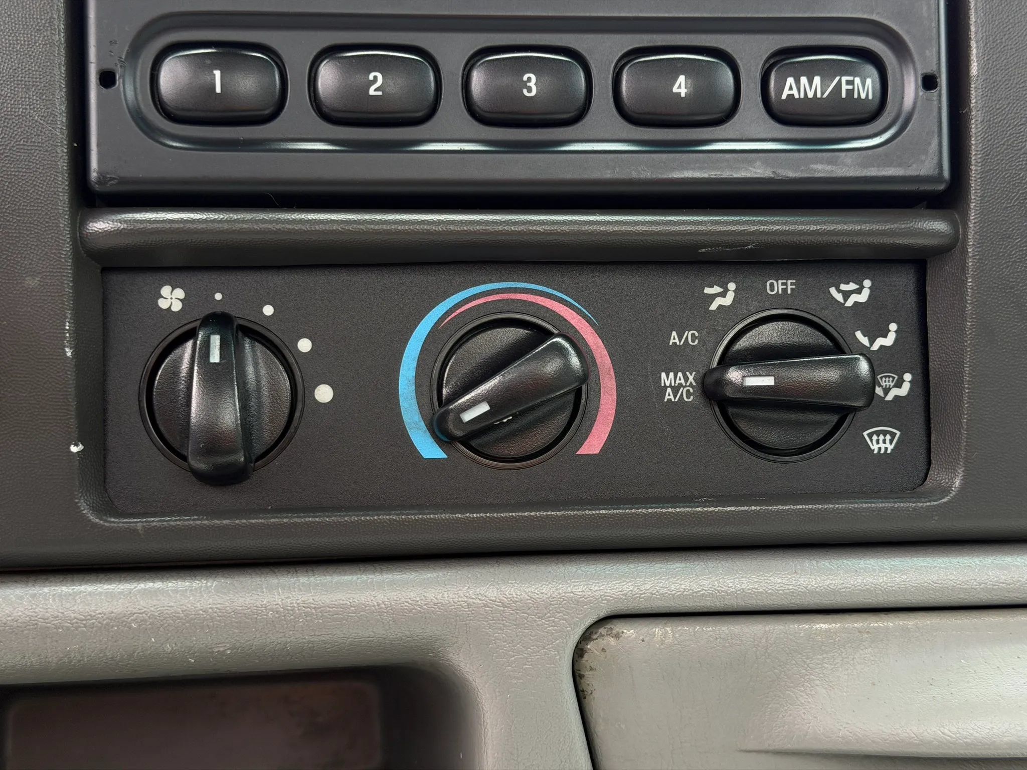 Used 2002 Ford F450 2WD Regular Cab Super Duty image 32