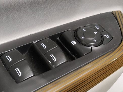 Used 2021 GMC Acadia SLE FWD image 27