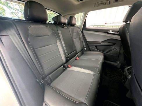 Used 2023 Volkswagen Taos SE w/ Panoramic Sunroof Package FWD image 28