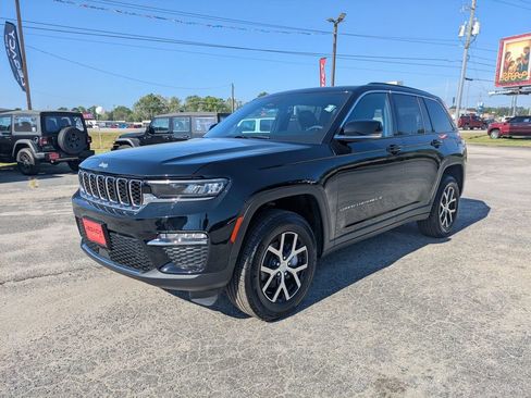 Used 2025 Jeep Grand Cherokee Limited AWD/4WD image 7