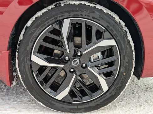 New 2025 Nissan Versa SR w/ Trunk Package image 9