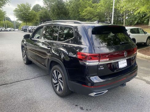 Used 2024 Volkswagen Atlas SE image 24