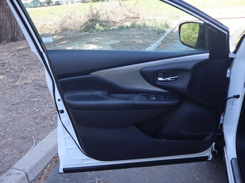 Used 2015 Nissan Murano SV w/ Premium Package AWD/4WD image 23