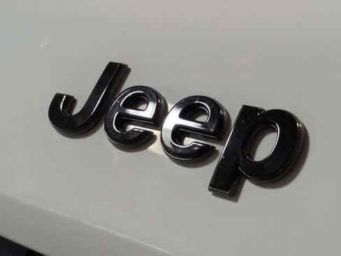Used 2023 Jeep Grand Cherokee Limited w/ Luxury Tech Group II AWD/4WD image 12