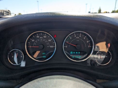 Used 2016 Jeep Wrangler Unlimited Rubicon w/ Connectivity Group AWD/4WD image 17