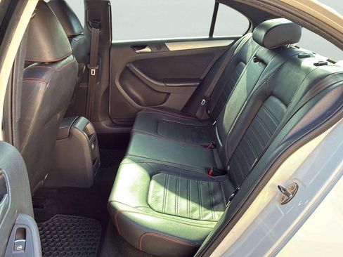 Used 2014 Volkswagen Jetta GLI Autobahn image 29