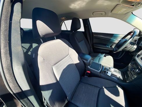 Used 2022 Chrysler 300 Touring w/ Sport Appearance Package image 27