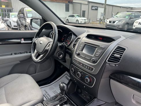 Used 2015 Kia Sorento LX FWD image 8