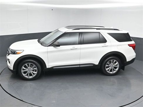 Certified 2021 Ford Explorer XLT w/ Equipment Group 202A image 49