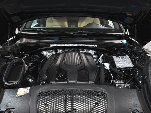 Used 2023 Porsche Macan AWD/4WD image 61