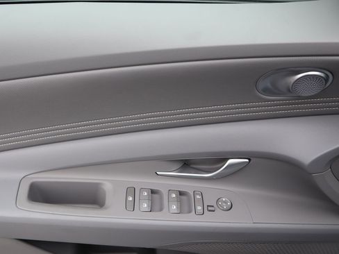 Certified 2025 Hyundai Elantra SEL image 23