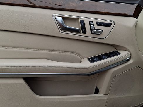 Used 2016 Mercedes-Benz E 350 4MATIC Sedan image 13